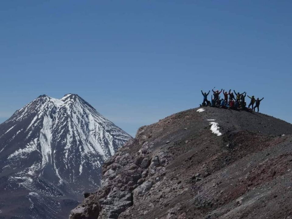 Cima de volcan aucanquilcha con amigos