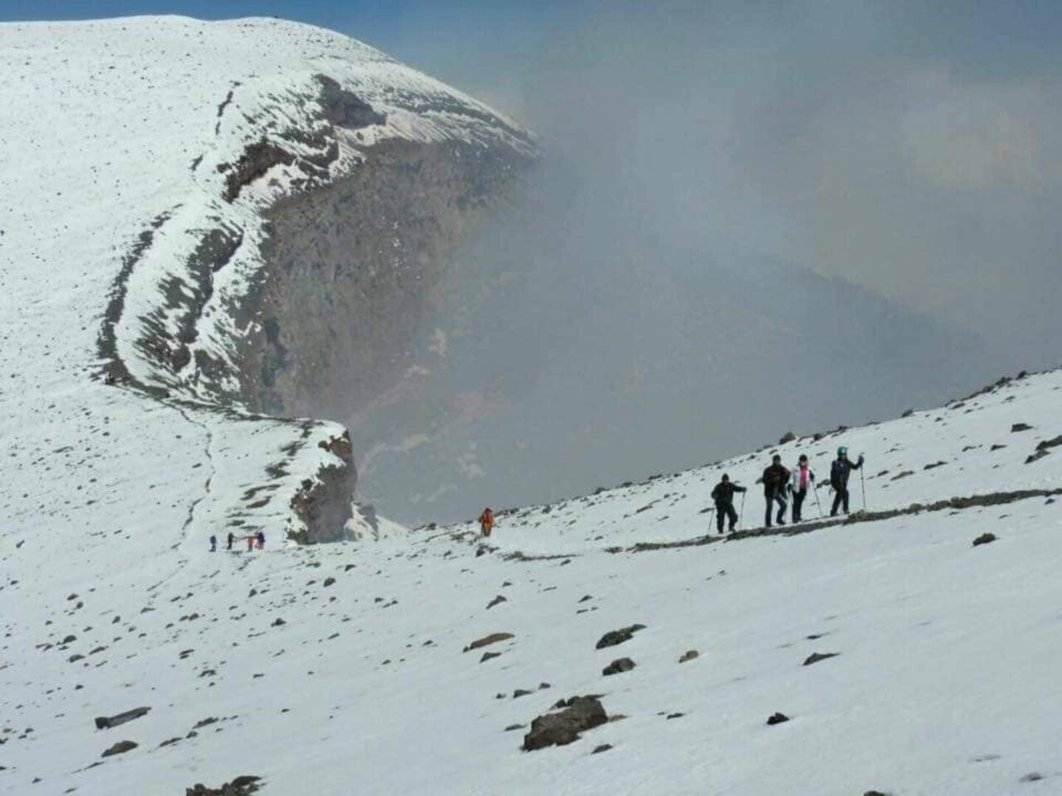 visita familiar al volcan lascar