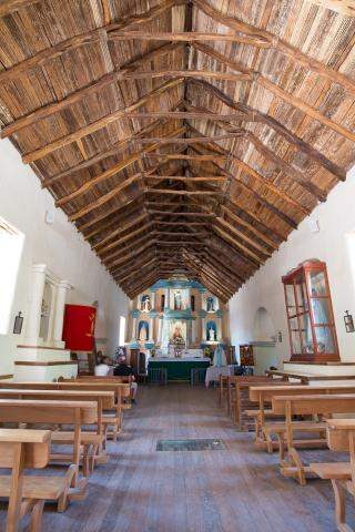 interior de la iglesia de san pedro de atacama