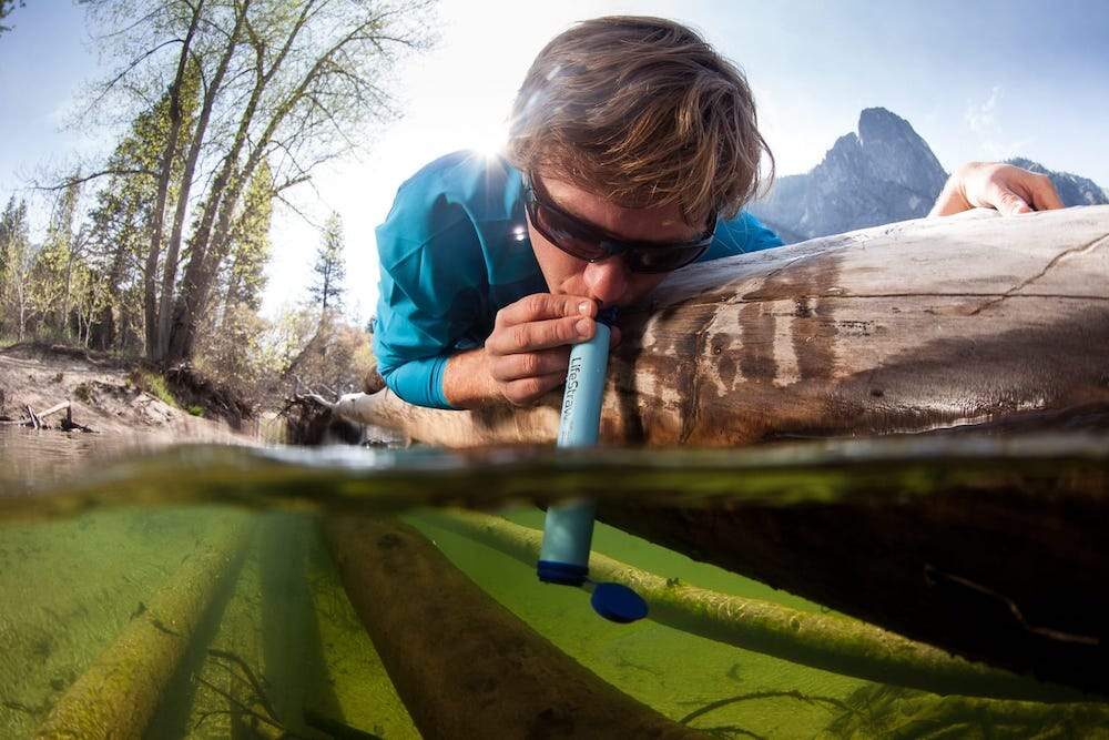 13. Filtro de agua en pajita lifestraw