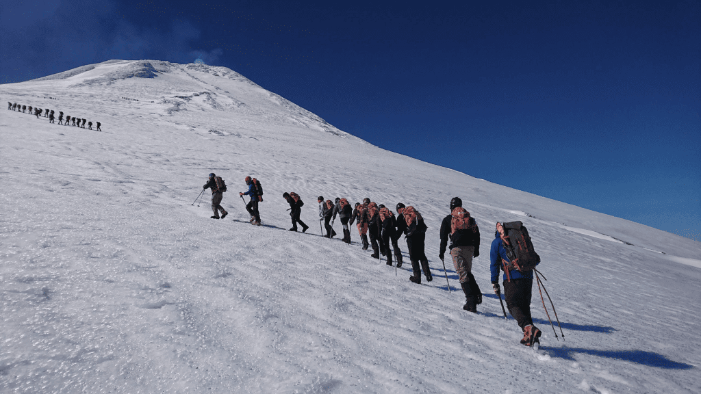 Vulcano Expediciones ¿Cómo ascender a un Volcán? - La guía de expertos