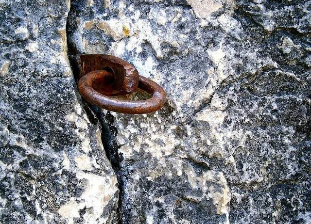 Vulcano Expediciones Anclajes de escalada deportiva: Espits, Parabolt y Químicos